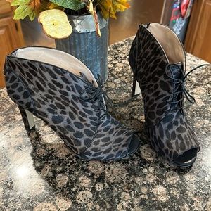 Nearly new Louise et Cie ankle boots. Real fur. Size 8.5/38.5.